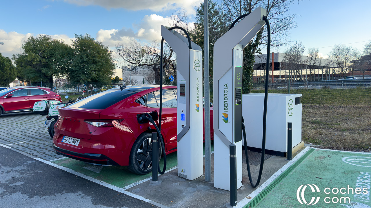 La mayoría de coches eléctricos son grandes y costosos, ¡aquí te explicamos por qué!