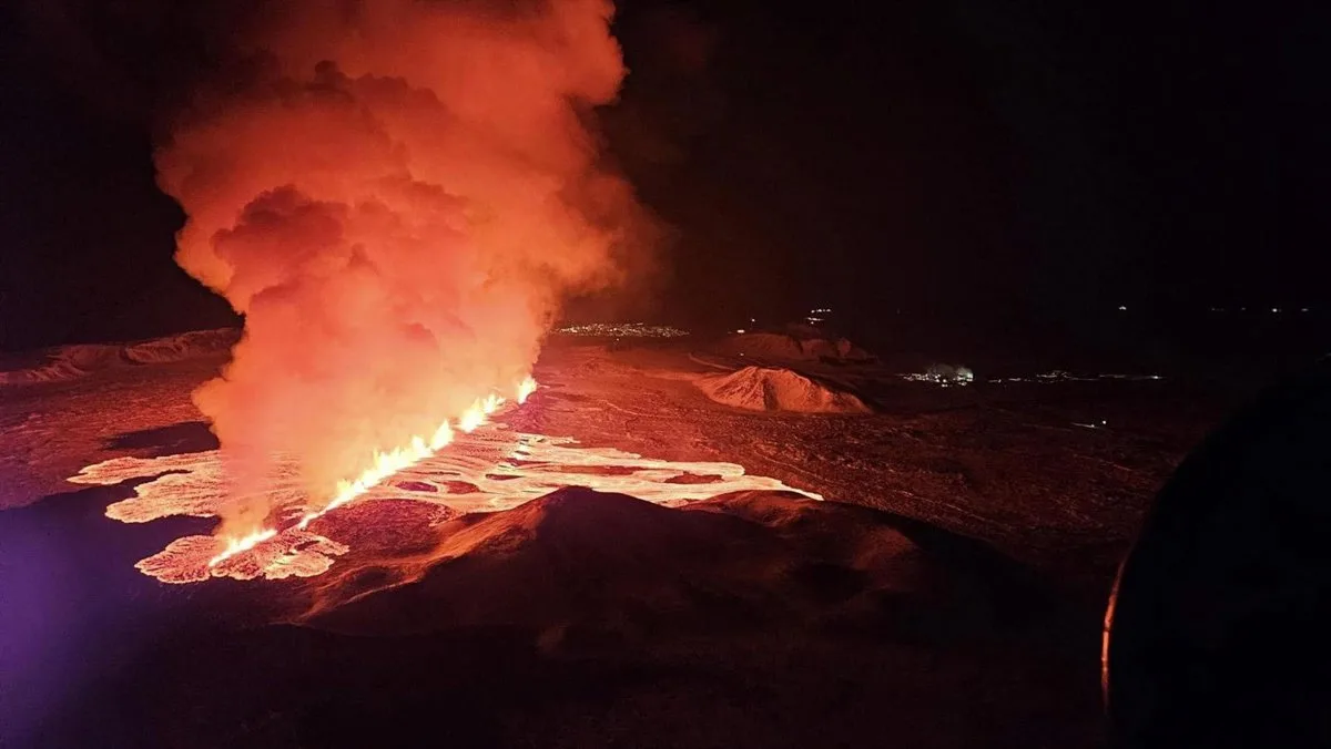 ¡Increíble erupción en Reykjanes, Islandia! Maravíllese con este espectáculo natural impresionante