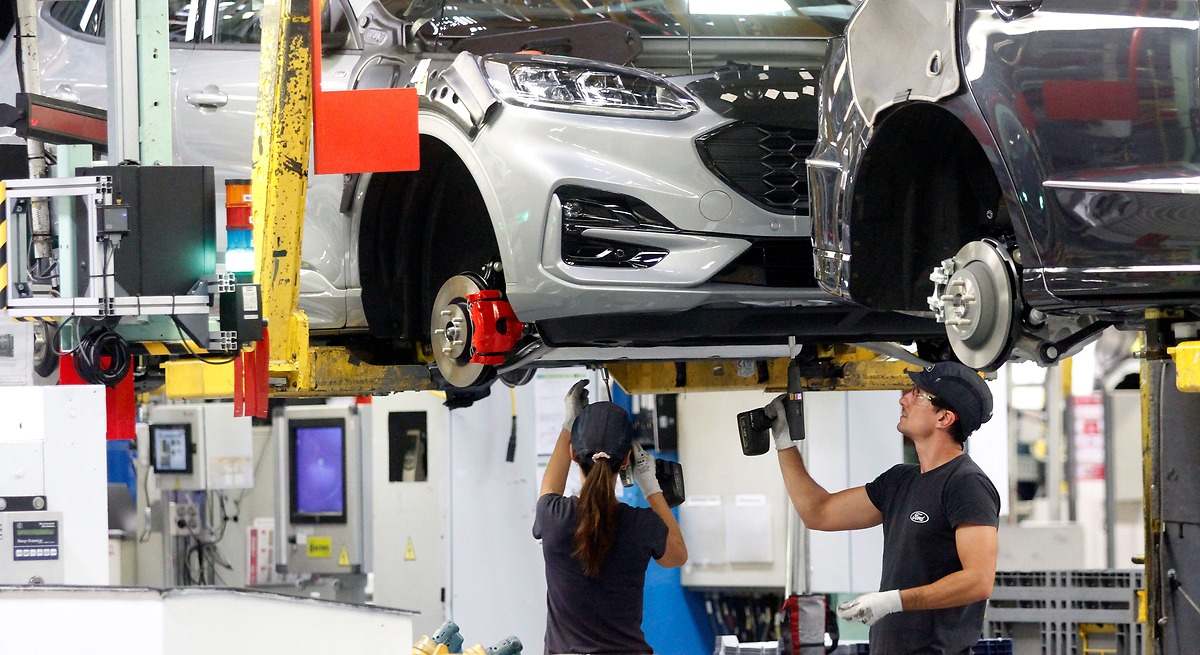 Ford celebra encargo a Almussafes para asegurar producción