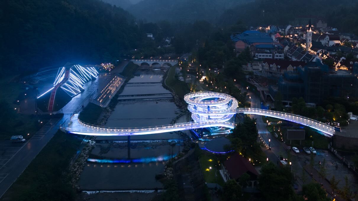 El llamativo puente con forma de Clave de Sol en China