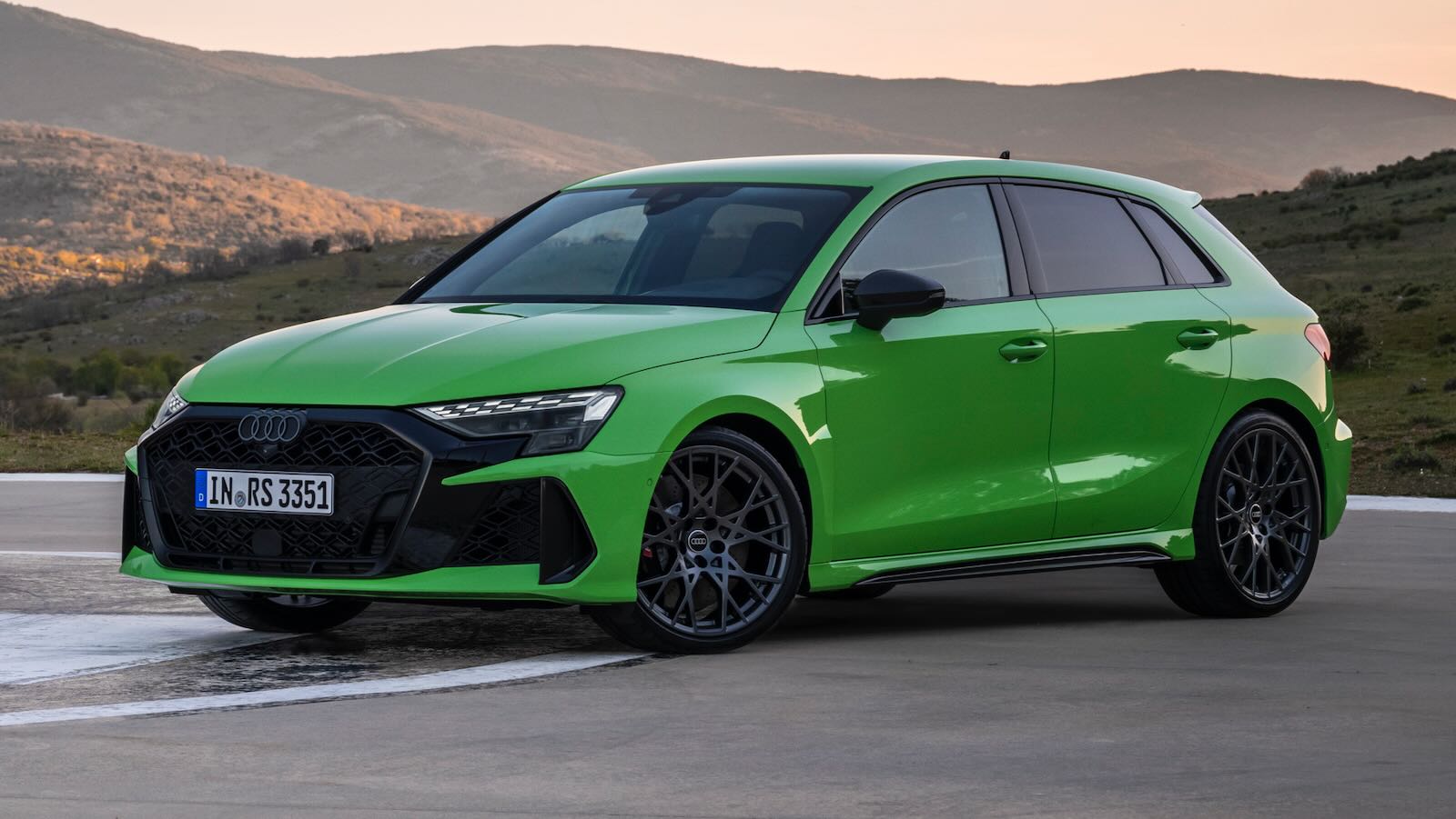 Audi RS 3 Sportback 2024: ¡Descubre su Precio, Motor y Prestaciones!