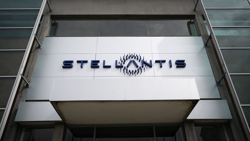 Stellantis llama a revisión a miles de SUV híbridos. Descubre por qué