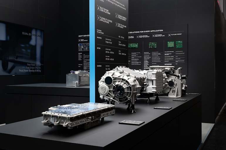 Customizable options for manufacturers: up to 800 kW​ inverters for ultra-fast charging, 440 kW (600 hp) motors ‍on each axle, capable of spinning up​ to 24,000 rpm.